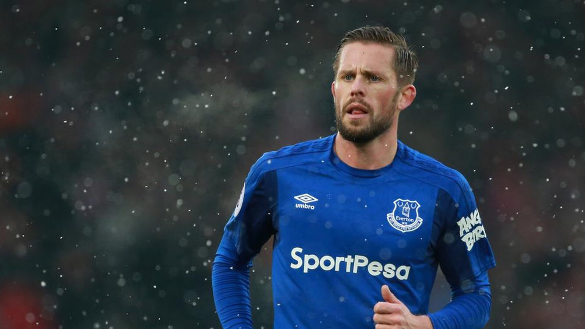 从上海男篮的团队洪流到文班亚马的满分答卷，现代篮球的两种胜利哲学